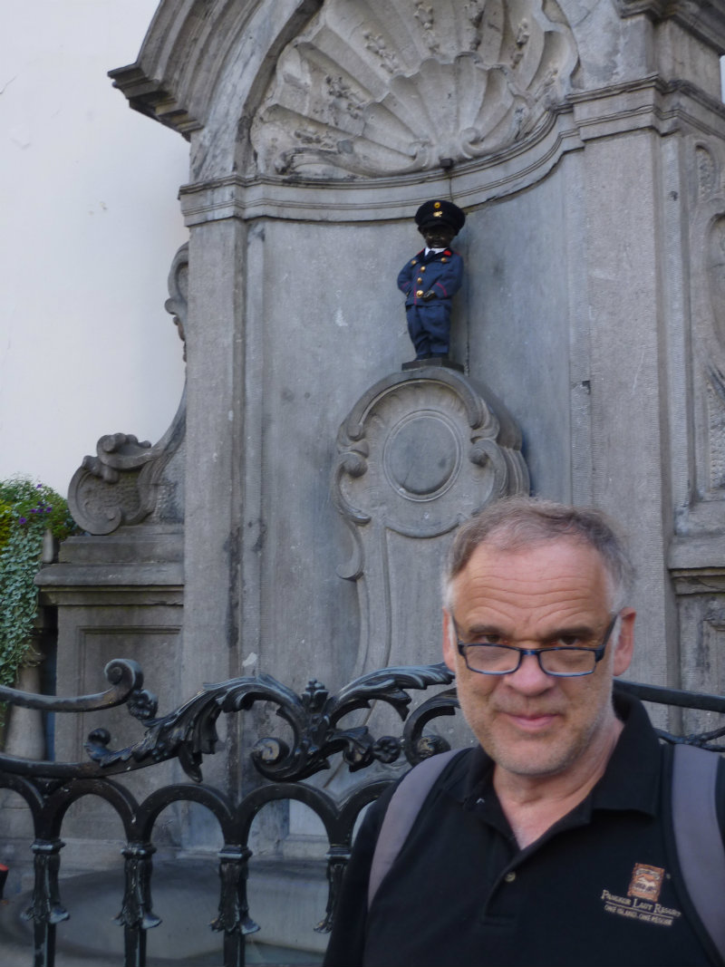 Genius Walking Tours Guide with the Manneken pis